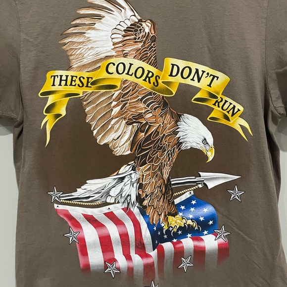 Spirt‎ of America “These Colors Don’t Run” Men’s Sz Small - Picture 3 of 4